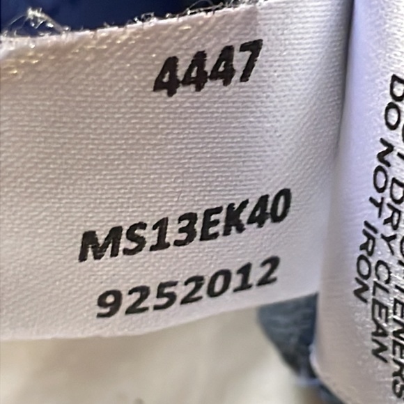 Peter Millar 3/3 zip up sweater size Medium - Picture 5 of 6